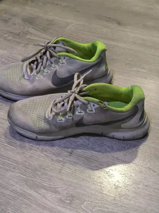 Zapatillas Nike free RN grises y verdes talla 38.5