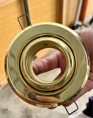 Embellecedor para focos halógenos dorado