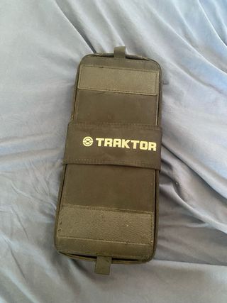 Controlador DJ Traktor Kontrol X1
