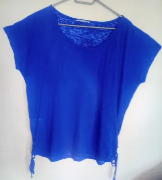Camiseta azul eléctrico semi transparente Talla L