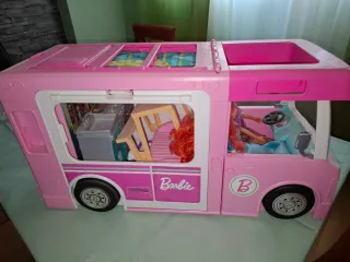 Caravana Barbie con accesorios