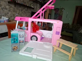 Caravana Barbie con accesorios