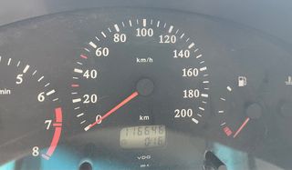 Nissan Micra K11 AUTOMÁTICO