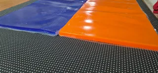 Instalación de gel y viscoelástica de asiento moto
