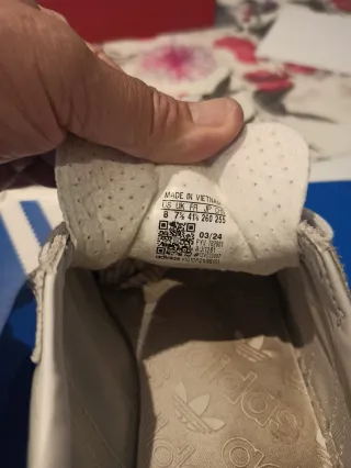 Zapatillas Adidas Originales Beige y Blancas