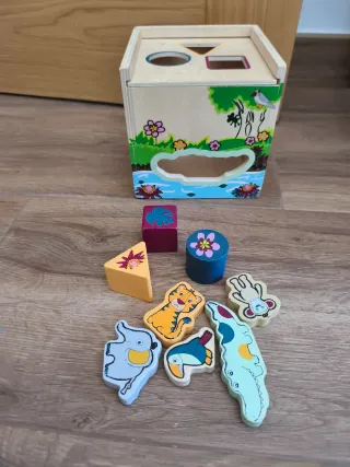 Juego de encajables de madera con figuras