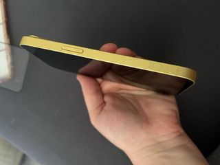 iPhone 14 Amarillo