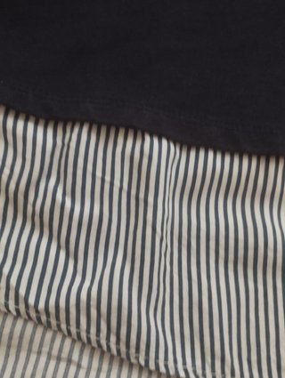 Sudadera azul marino con parches