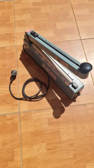 Termoselladora de impulso 30cm con cuchilla