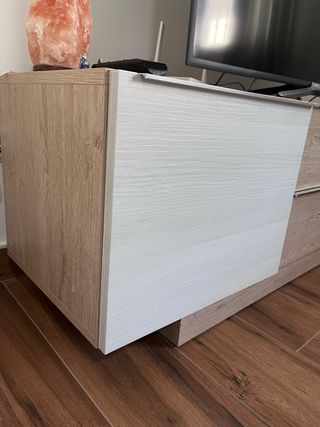 Mueble TV madera y blanco