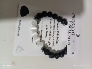 Pulsera Piedra Volcánica y Selenita