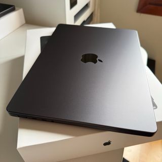 MacBook Pro 14 M4 con Factura