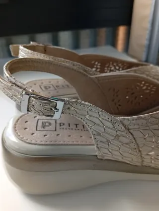 Sandalias cuña Pitillos beige/doradas Talla 35