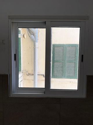 Ventanas y puertas de madera / alumunio