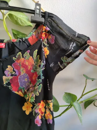 Blusa escotada vintage flores