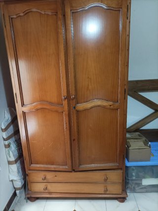 Armario de madera provenzal