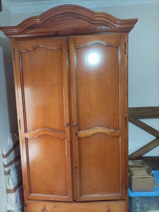 Armario de madera provenzal