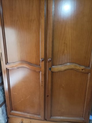Armario de madera provenzal