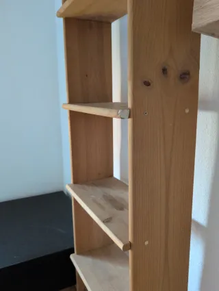 Estantería de madera