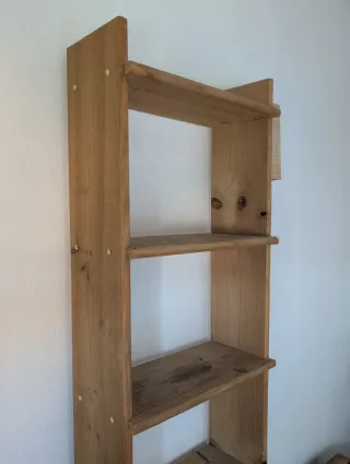 Estantería de madera