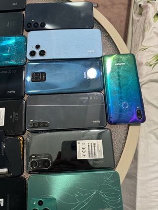 Lote 21 teléfonos para piezas