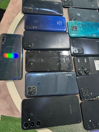 Lote 21 teléfonos para piezas