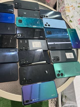 Lote 21 teléfonos para piezas