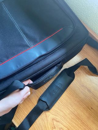 Funda portátil negra con correa