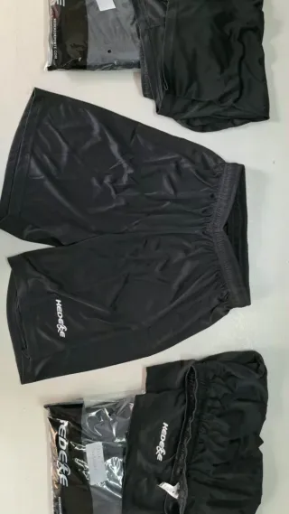 Pantalones cortos KEDEKE  color negro.