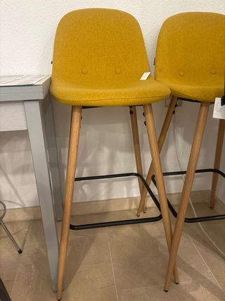 Taburete alto amarillo con patas metal madera