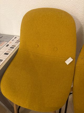 Taburete alto amarillo con patas metal madera