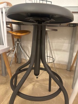 Taburete gris metal regulable