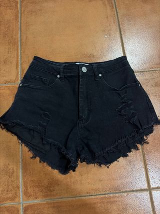 Shorts vaqueros negros rotos