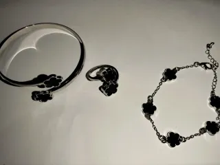 Conjunto de pulsera, anillo y brazalete floral