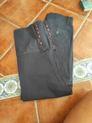 Pantalón Flamenco corto negro talla 40