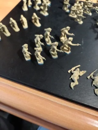Soldatini di plastica in miniatura