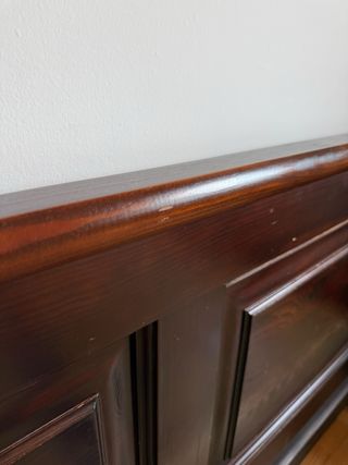 Estructura de cama, cabecero y meaitas de noche.