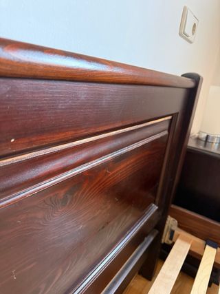 Estructura de cama, cabecero y meaitas de noche.