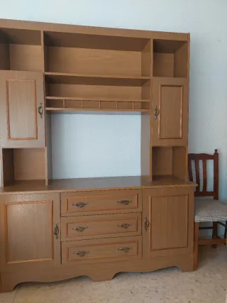 Mueble de madera antiguo