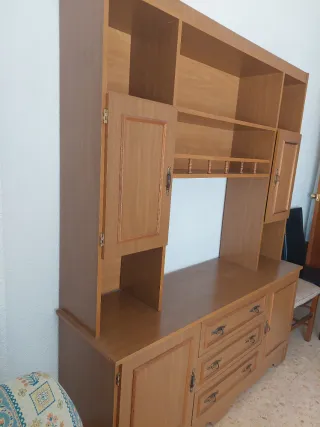 Mueble de madera antiguo
