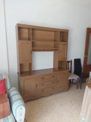 Mueble de madera antiguo