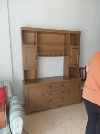 Mueble de madera antiguo