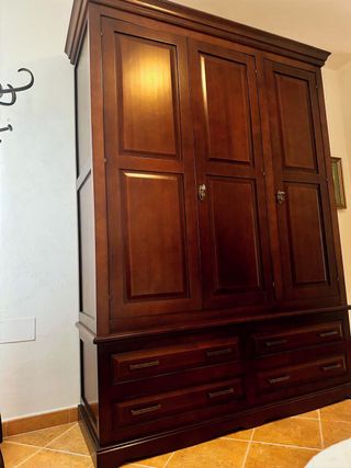Armario ropero de madera