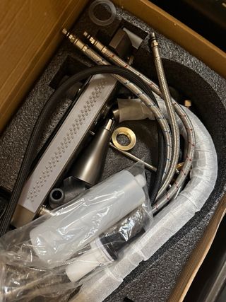 Lavabo de metal y plástico