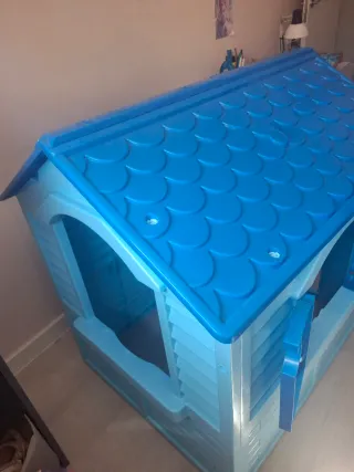 Casita infantil azul siempre en interior