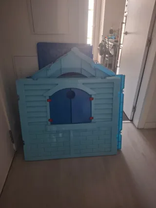Casita infantil azul siempre en interior