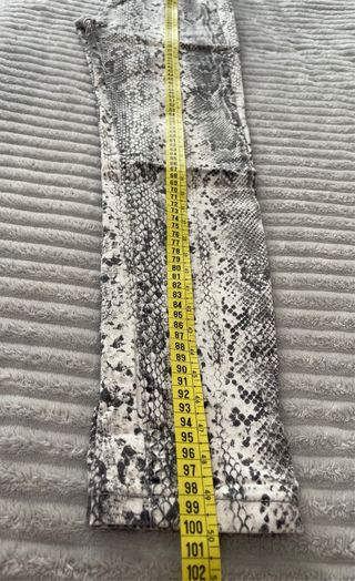 Pantalones estampado serpiente
