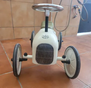 Coche de pedales Vilac vintage