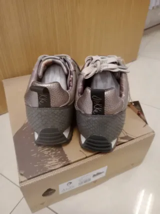 Deportivas Anekke Marrón y Plateadas