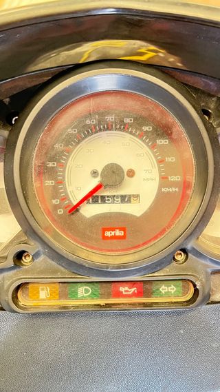 Scooter Aprilia 50cc Negra y Amarilla